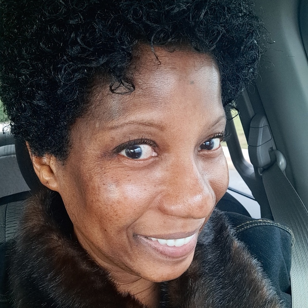 Meet your Posher, Dina